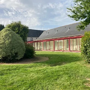 ** Hotel Les Voisins Beaucemaine France